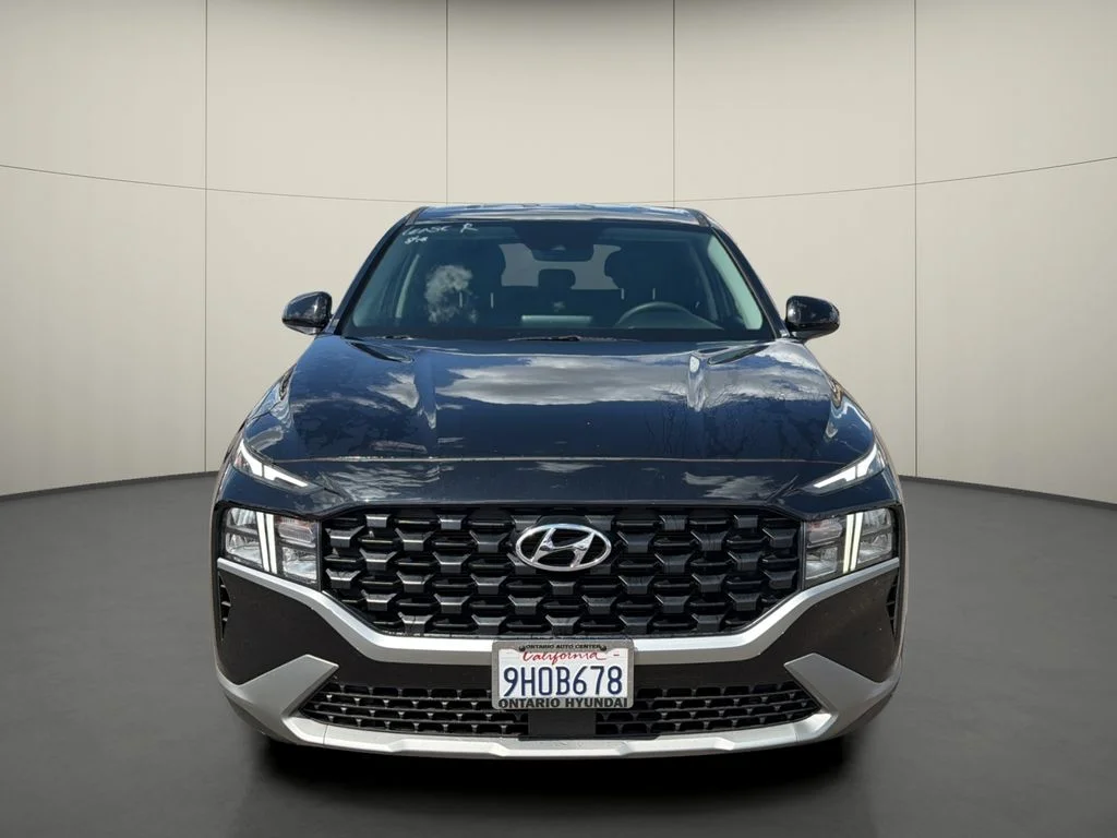 Used 2023 Black Hyundai SE image 2