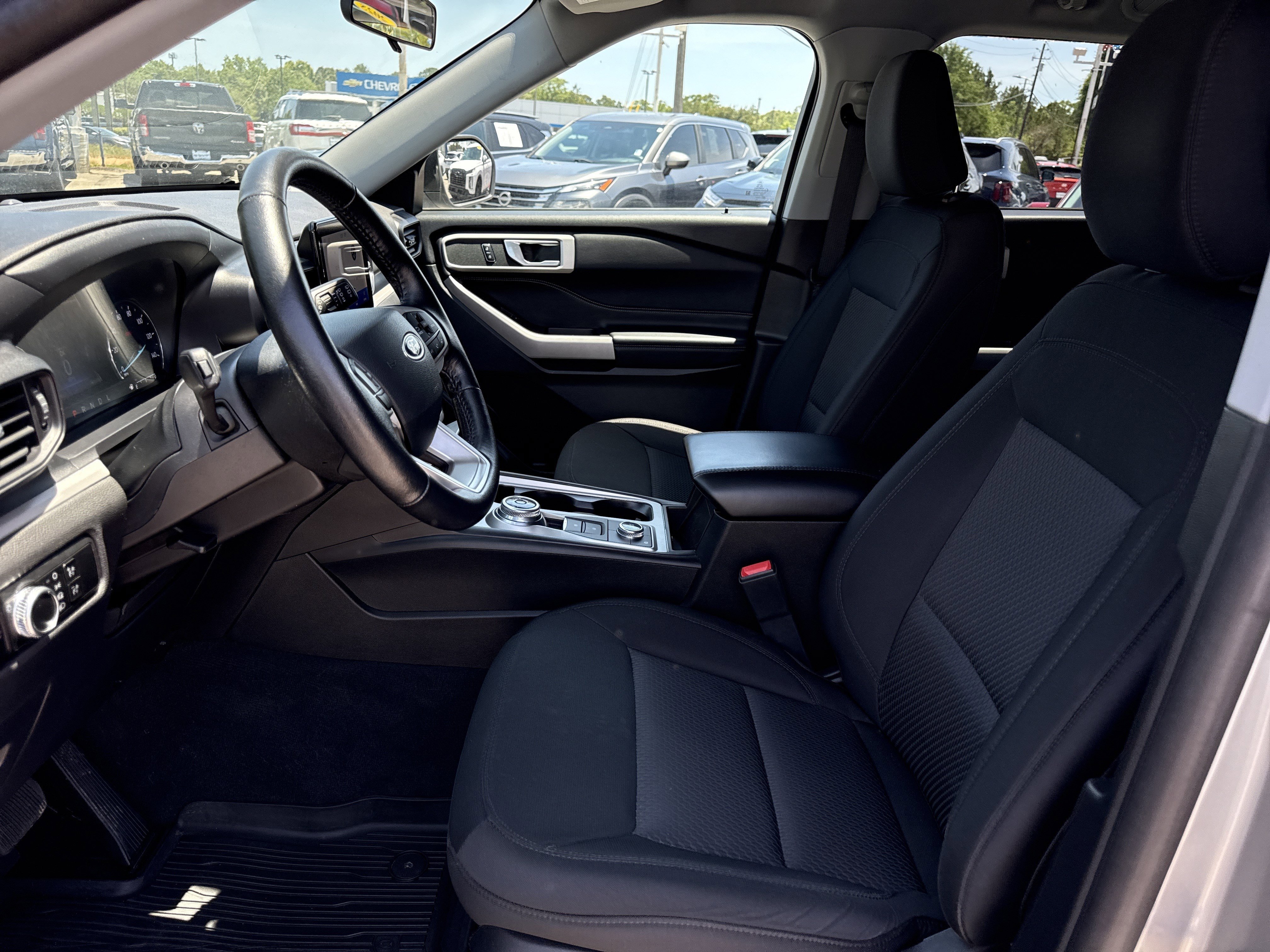 2023 Ford Explorer XLT - Photo 11