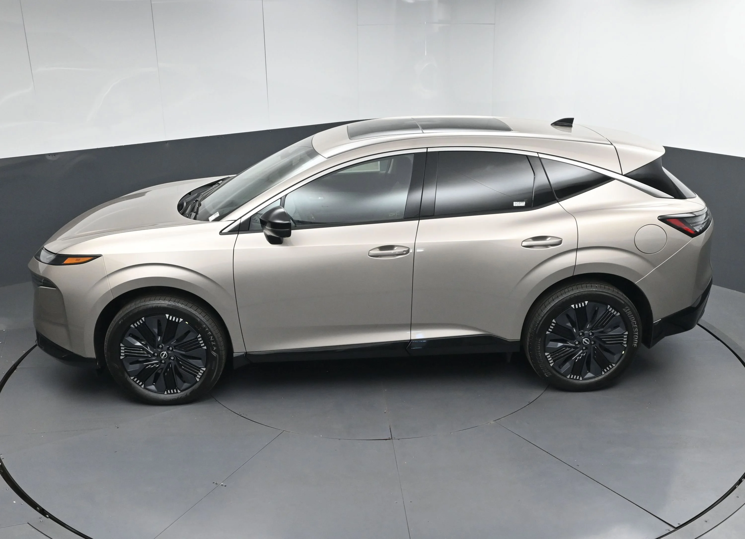 New 2026 Champagne Silver Metallic Nissan Platinum image 38
