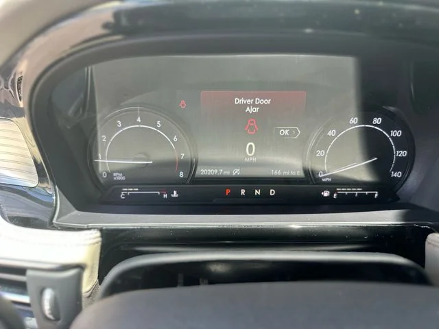 Used 2020 White Lincoln Standard image 16