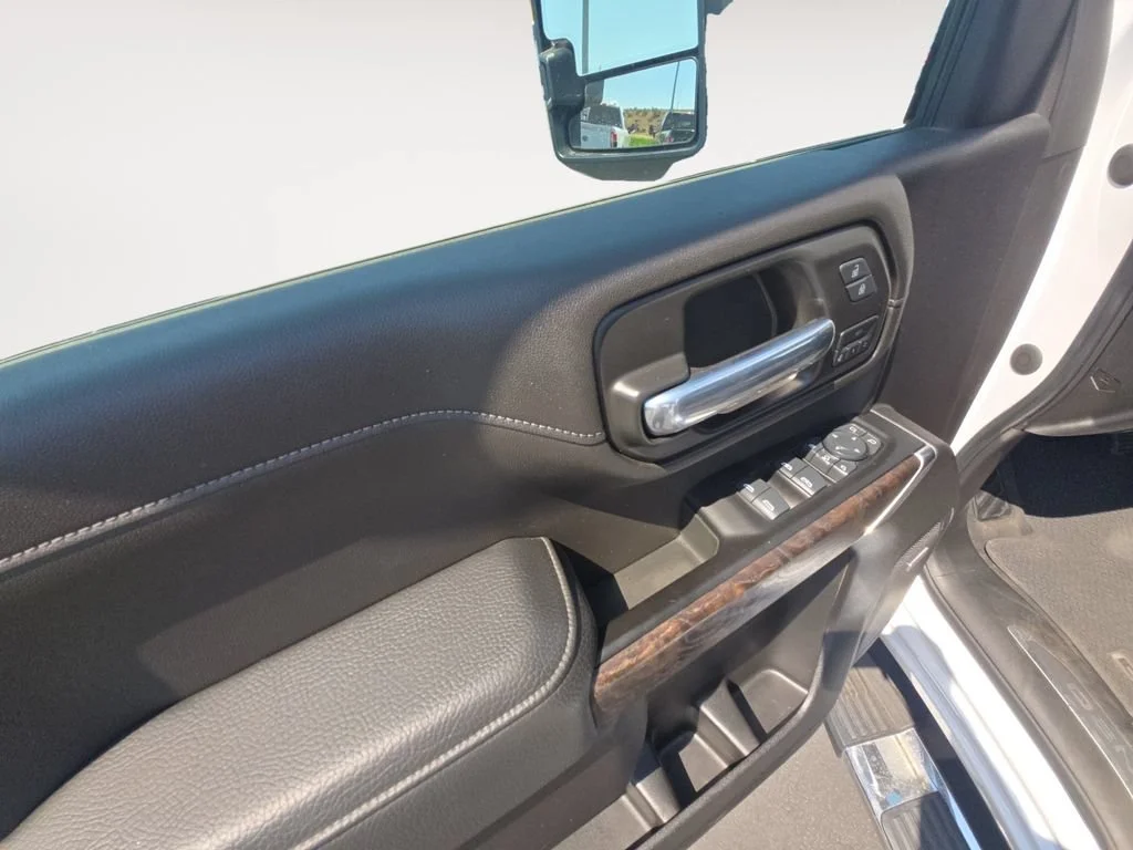 Certified Used 2022 White Frost Tricoat GMC Denali image 11