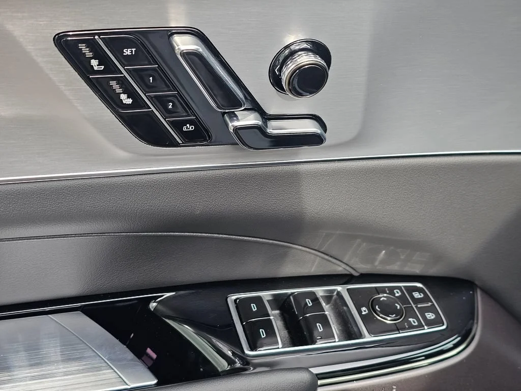 New 2027 Vibrant White Tricoat Cadillac Sport image 22