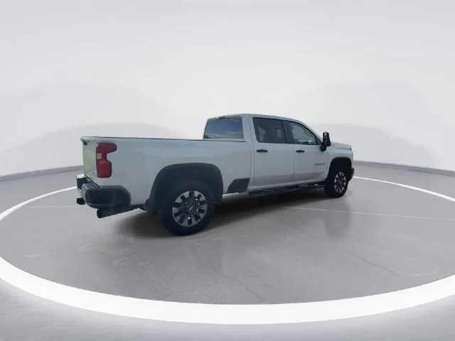 Used 2024 White Chevrolet Custom image 11