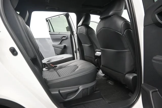 New 2026 Wind Chill Pearl <sup>1</sup> Toyota  XSE image 14