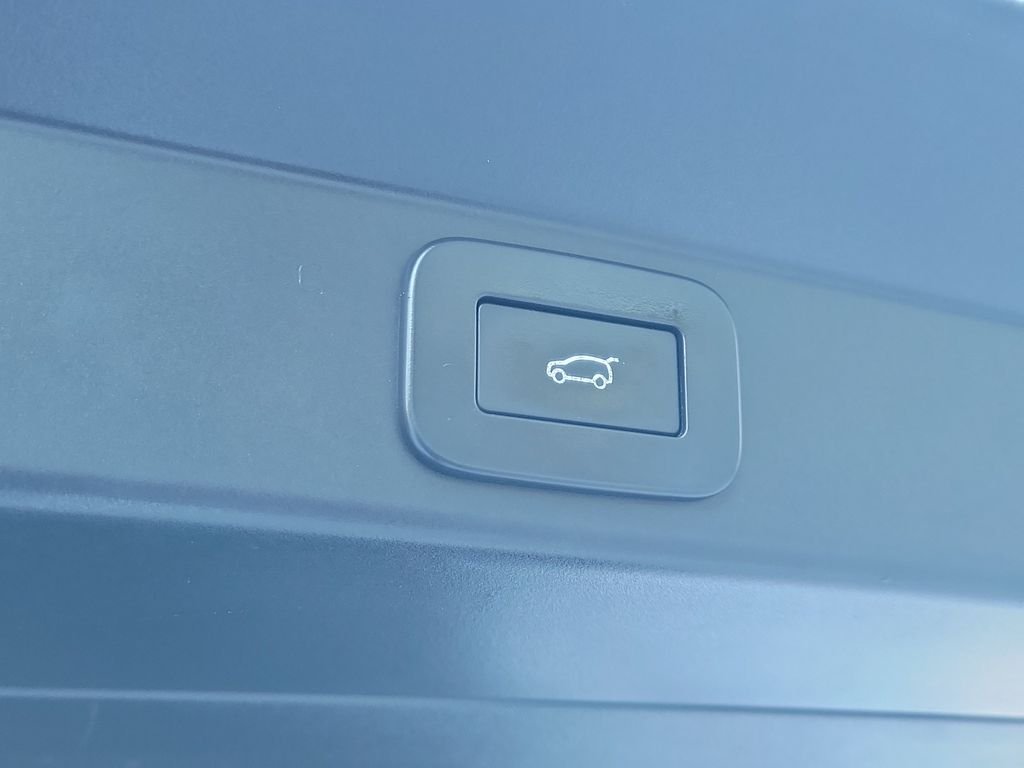 Certified Used 2023 Blue Land Rover SE Dynamic image 12