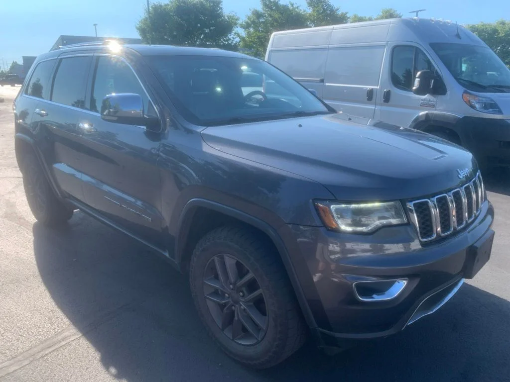 Used 2017 Billet Silver Metallic Clearcoat Jeep Limited image 5