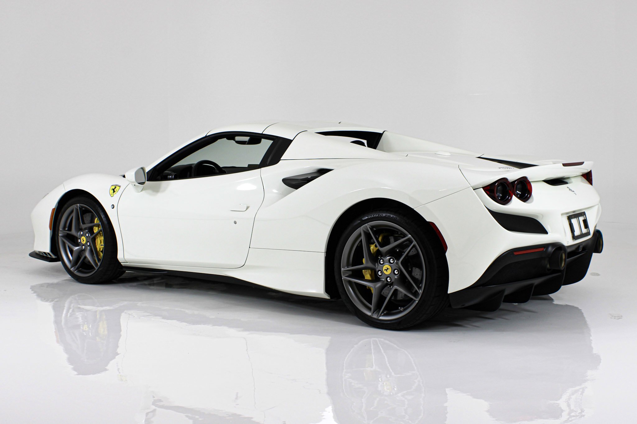 Used 2022 White Ferrari  image 9