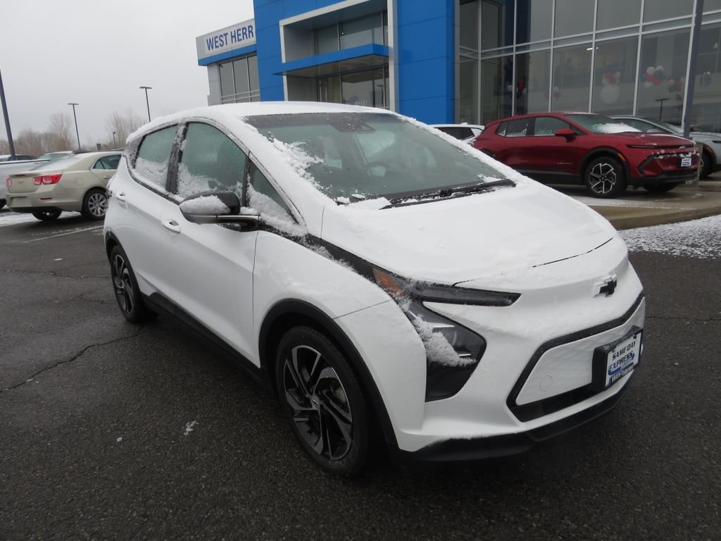 Used 2022 Chevrolet Bolt EV 2LT with VIN 1G1FX6S00N4134103 for sale in Williamsville, NY