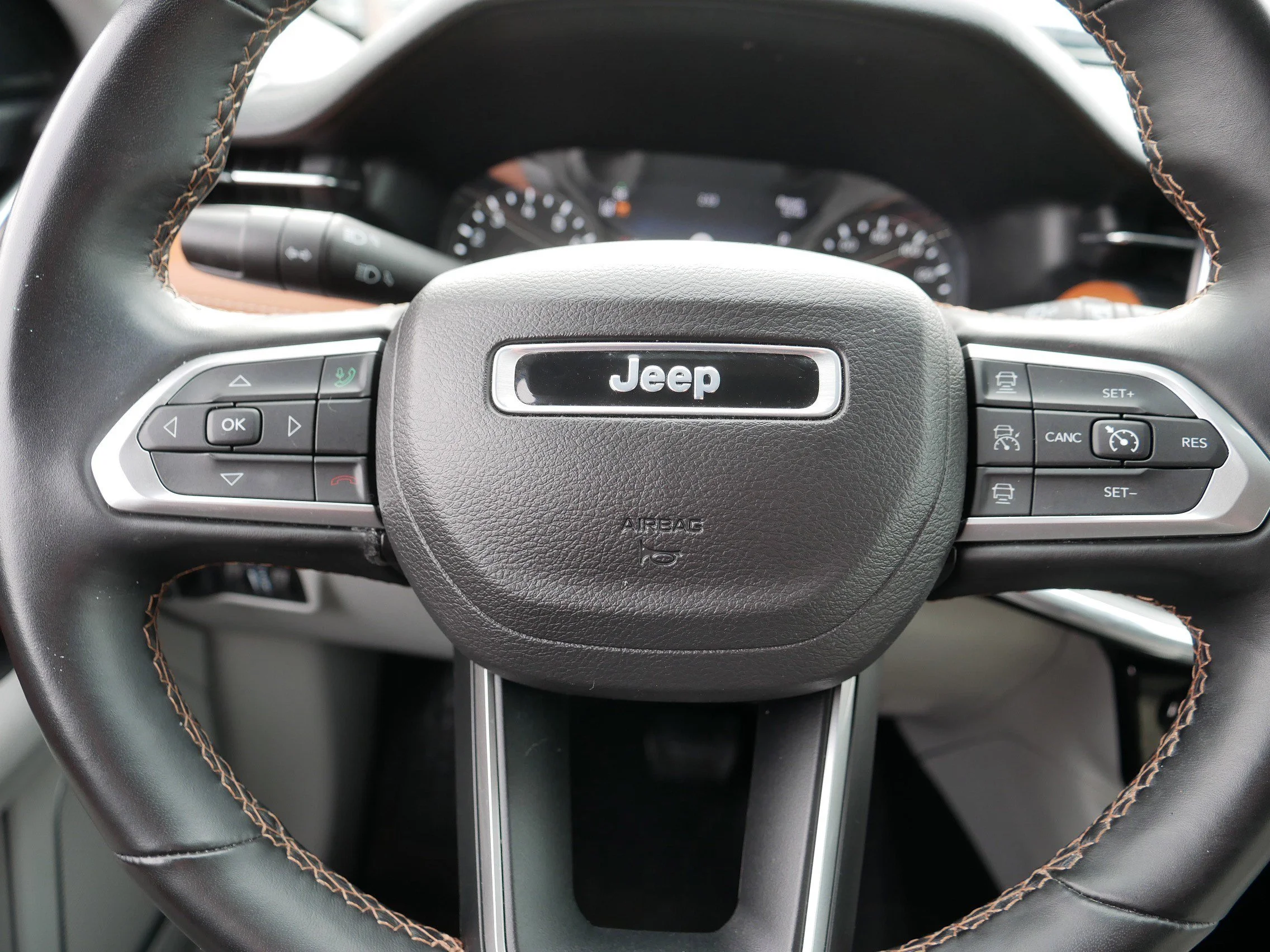 Used 2022 Velvet Red Pearlcoat Jeep Limited image 25