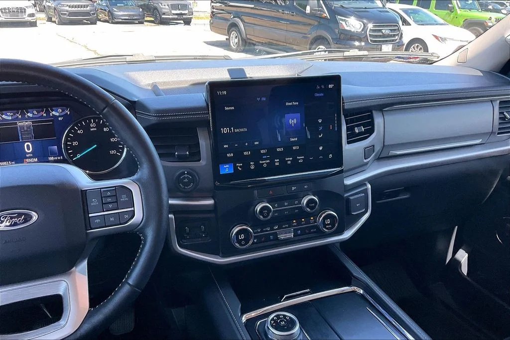 Used 2022 Silver Ford XLT image 9