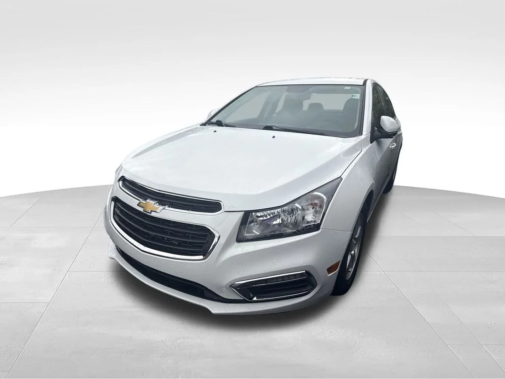 Used 2015 White Chevrolet 1LT image 6