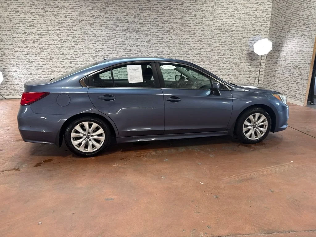 Used 2015 Twilight Blue Metallic Subaru 2.5i image 8