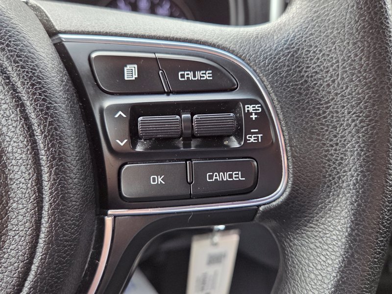 Used 2018 Red Kia LX image 29