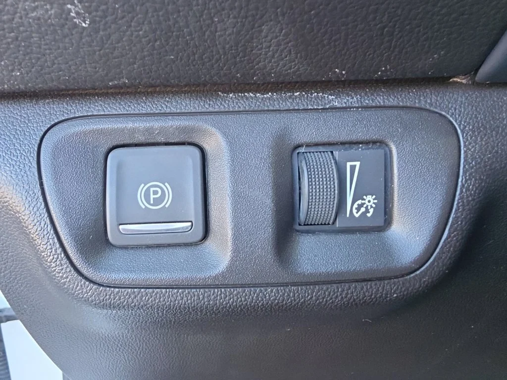 Used 2023 White GMC SLE image 19
