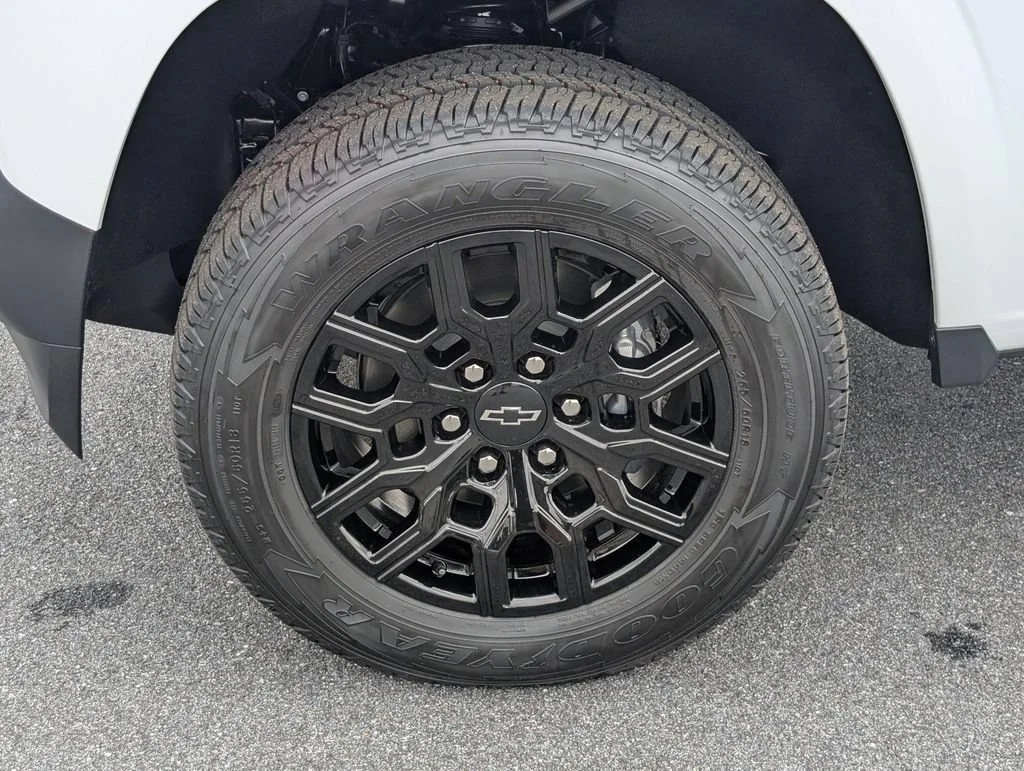 New 2026 Summit White Chevrolet WT image 12