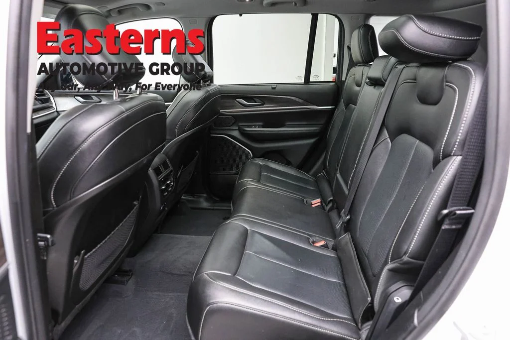 Used 2022 White Jeep 4xe image 25