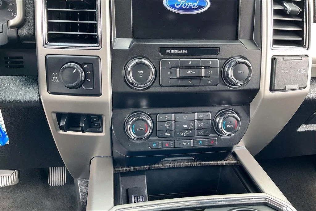 Used 2021 White Ford Lariat image 35