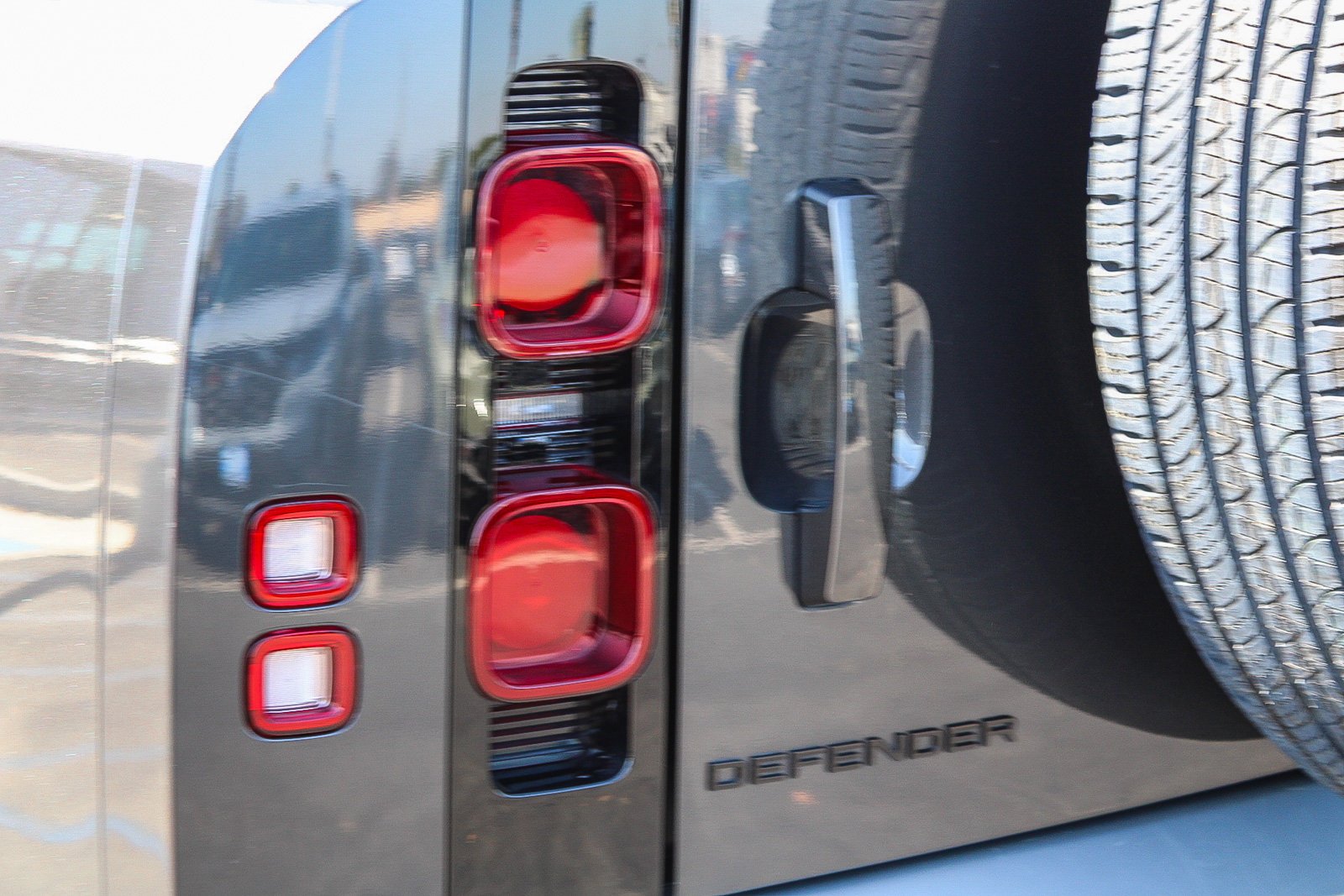 Used 2023 Eiger Gray Metallic Land Rover S image 9