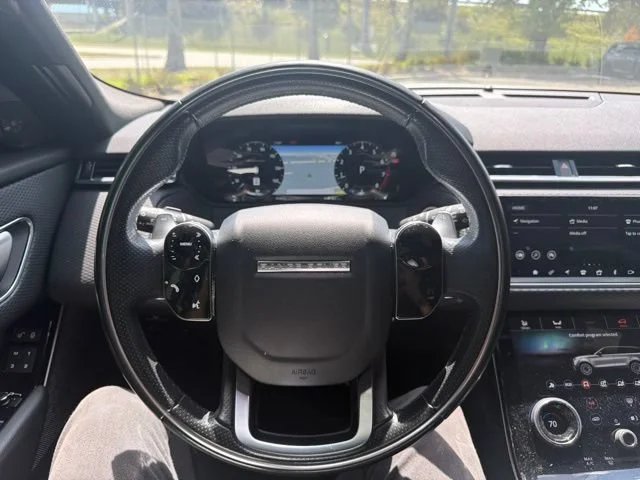Used 2019 Indus Silver Metallic Land Rover R-Dynamic SE image 8