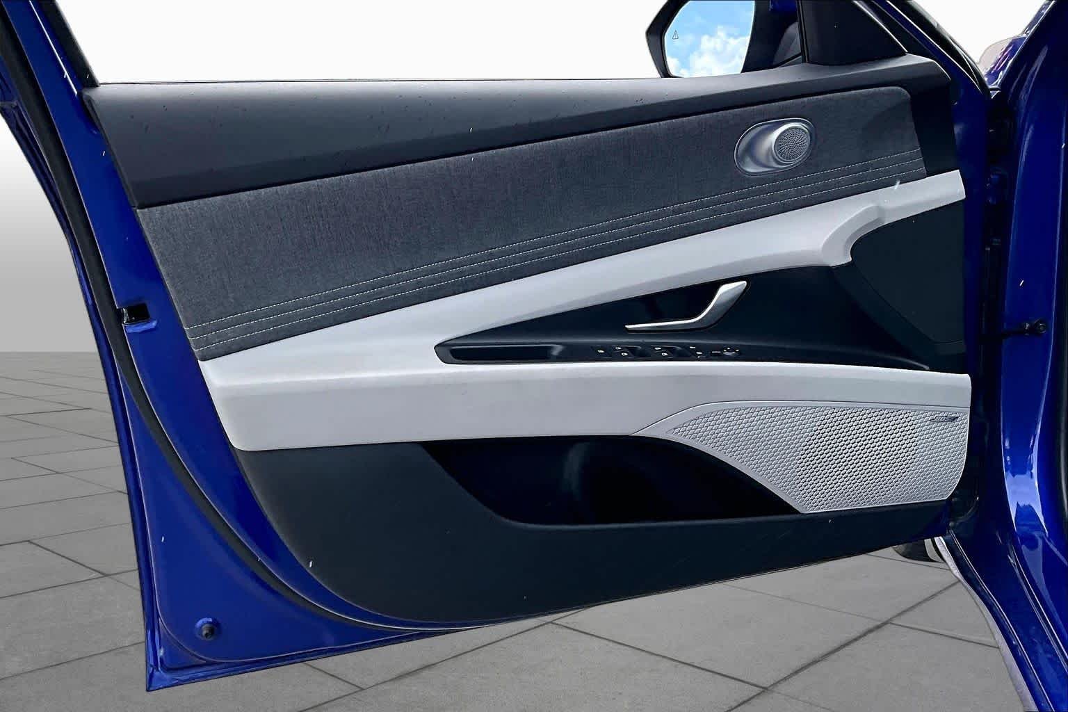 2025 Hyundai Elantra Limited - Photo 39
