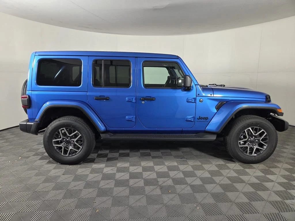 New 2026 Hydro Blue Pearl-Coat Exterior Paint Jeep Sahara image 4