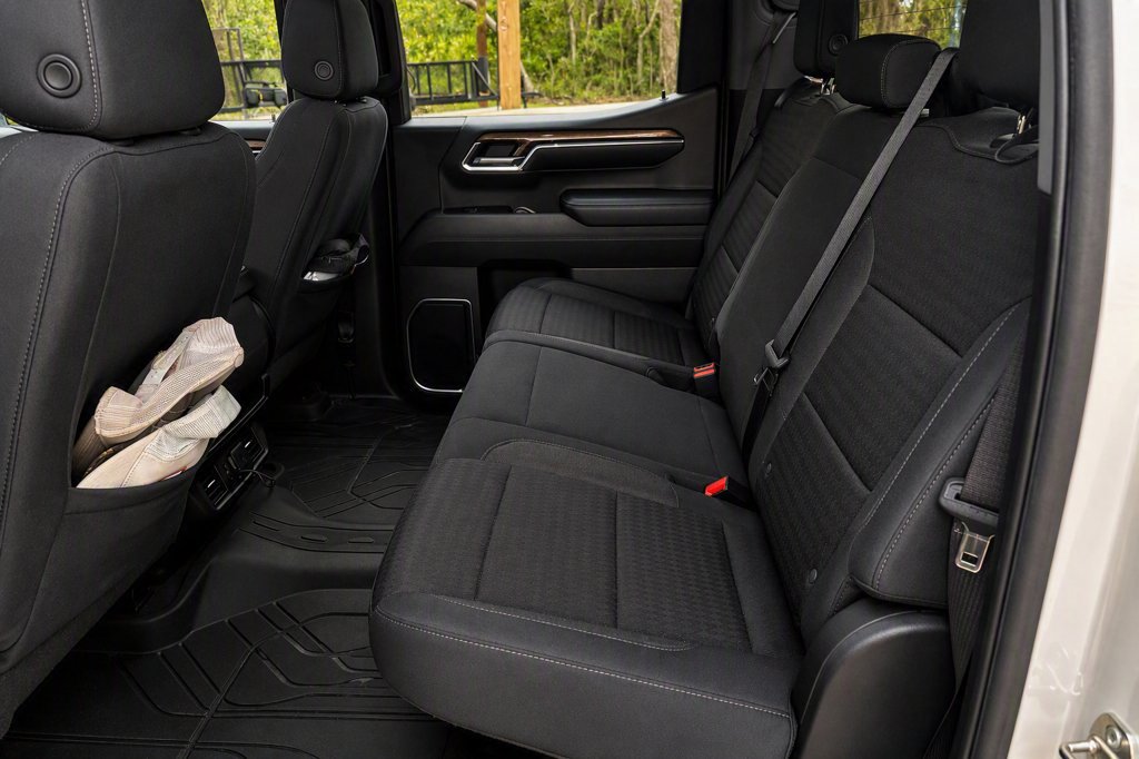 Used 2024 Summit White Chevrolet LT image 3