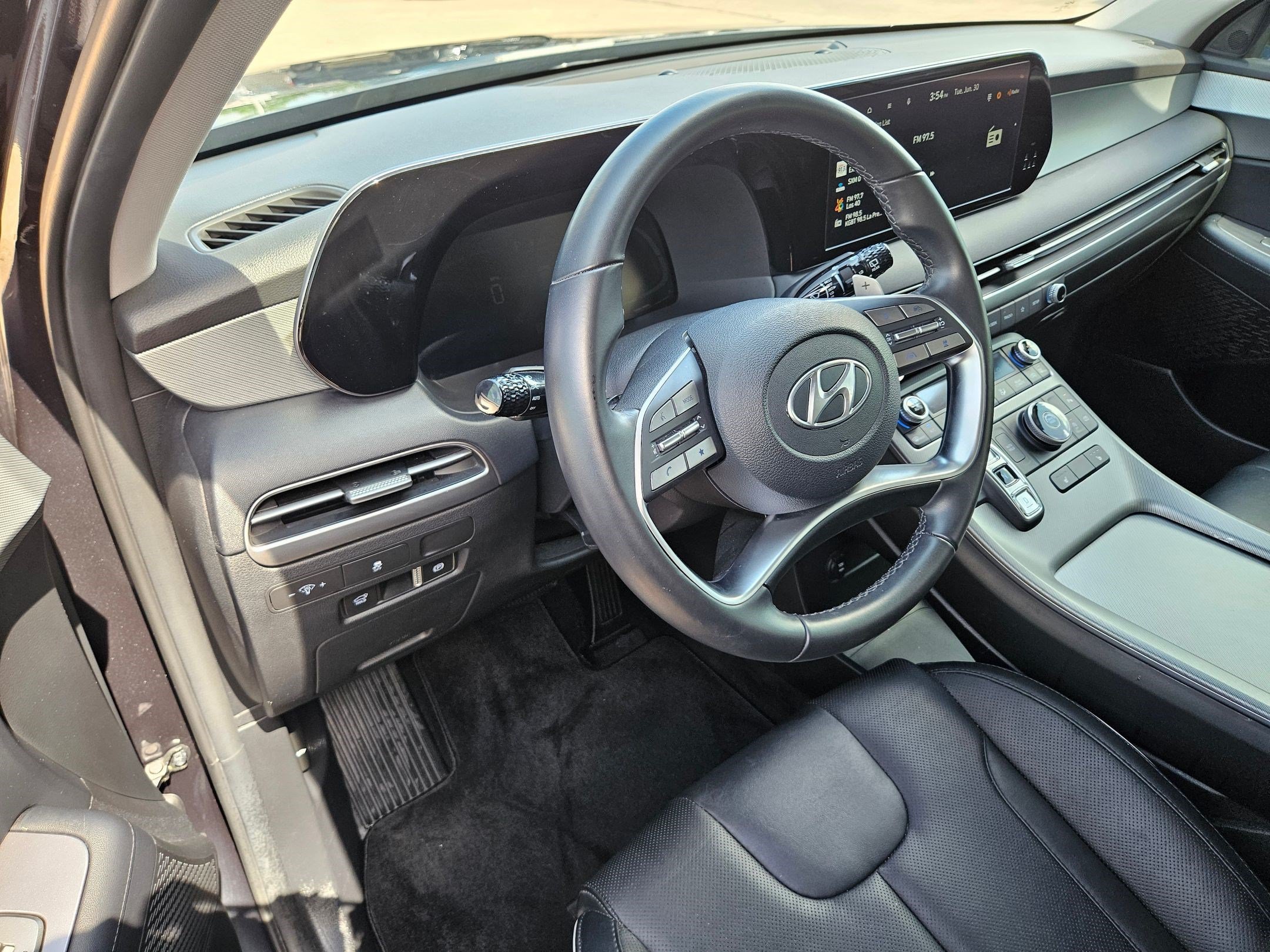 Used 2024 Steel / Graphite Hyundai XRT image 11