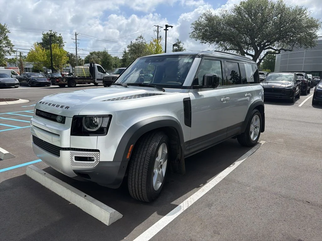 2020 Land Rover Defender First Edition's photo