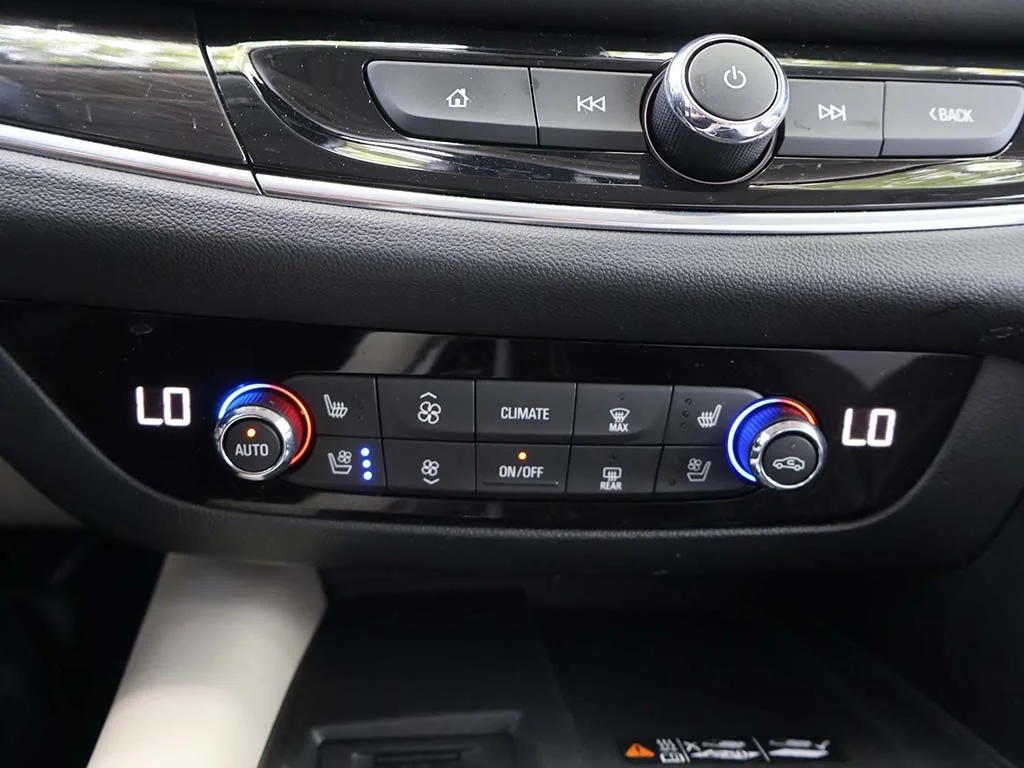 Used 2023 White Buick Premium Group image 61