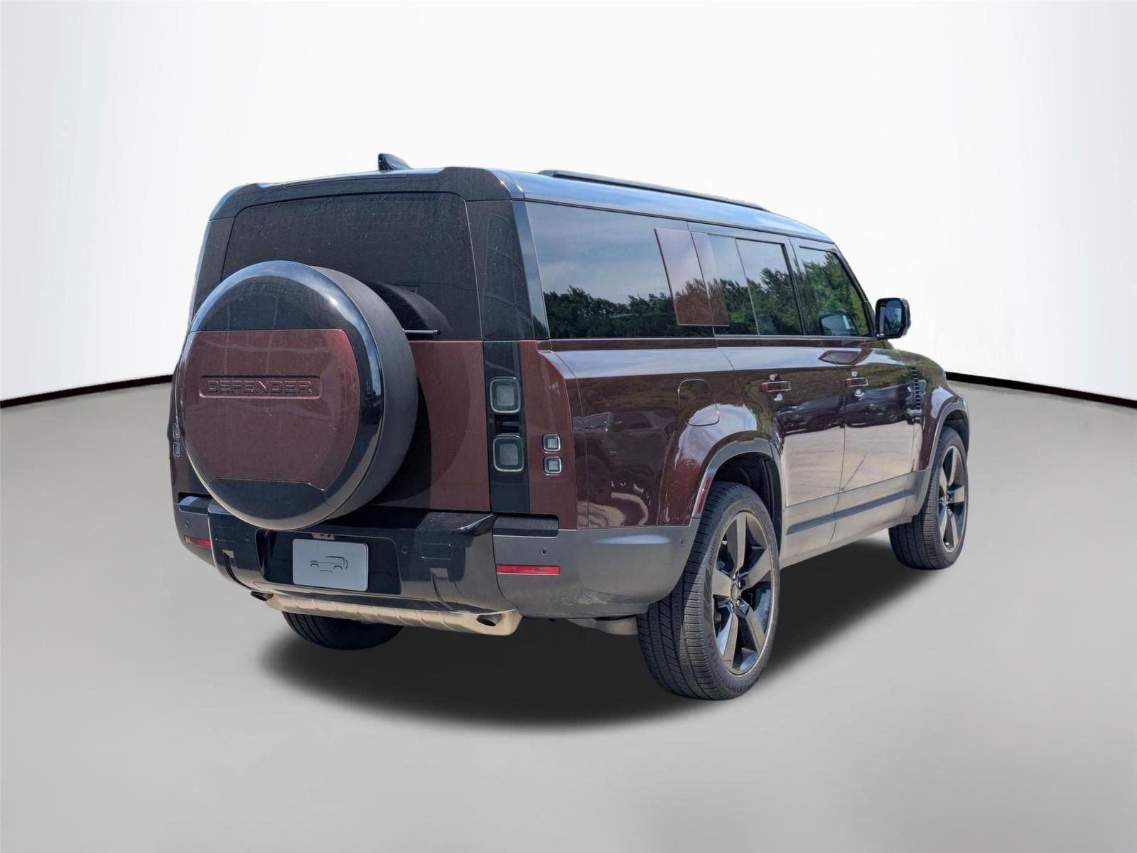 New 2026 Sedona Red Land Rover S image 5