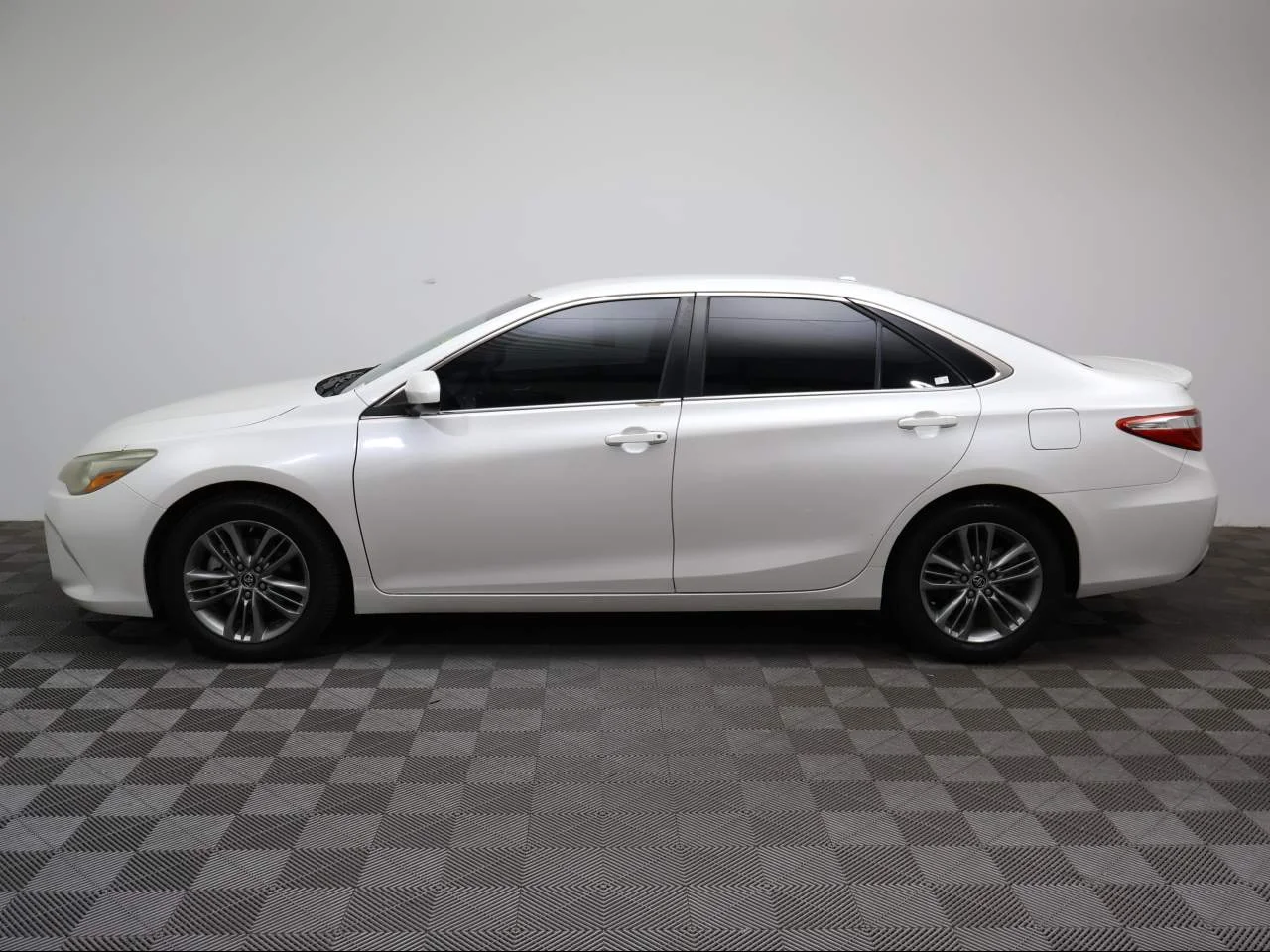 Used 2015 Toyota Camry SE with VIN 4T1BF1FK6FU078611 for sale in Yuma, AZ