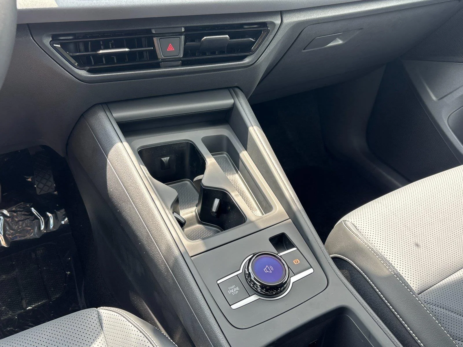 New 2026 pure white Volkswagen SE image 26