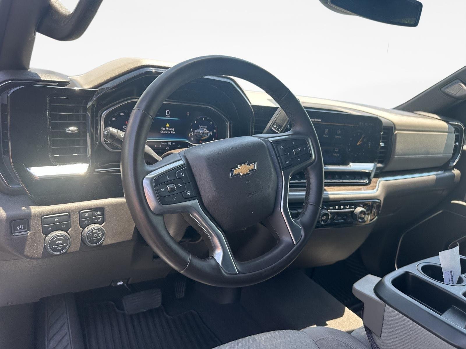 Used 2025 Summit White Chevrolet LT image 10