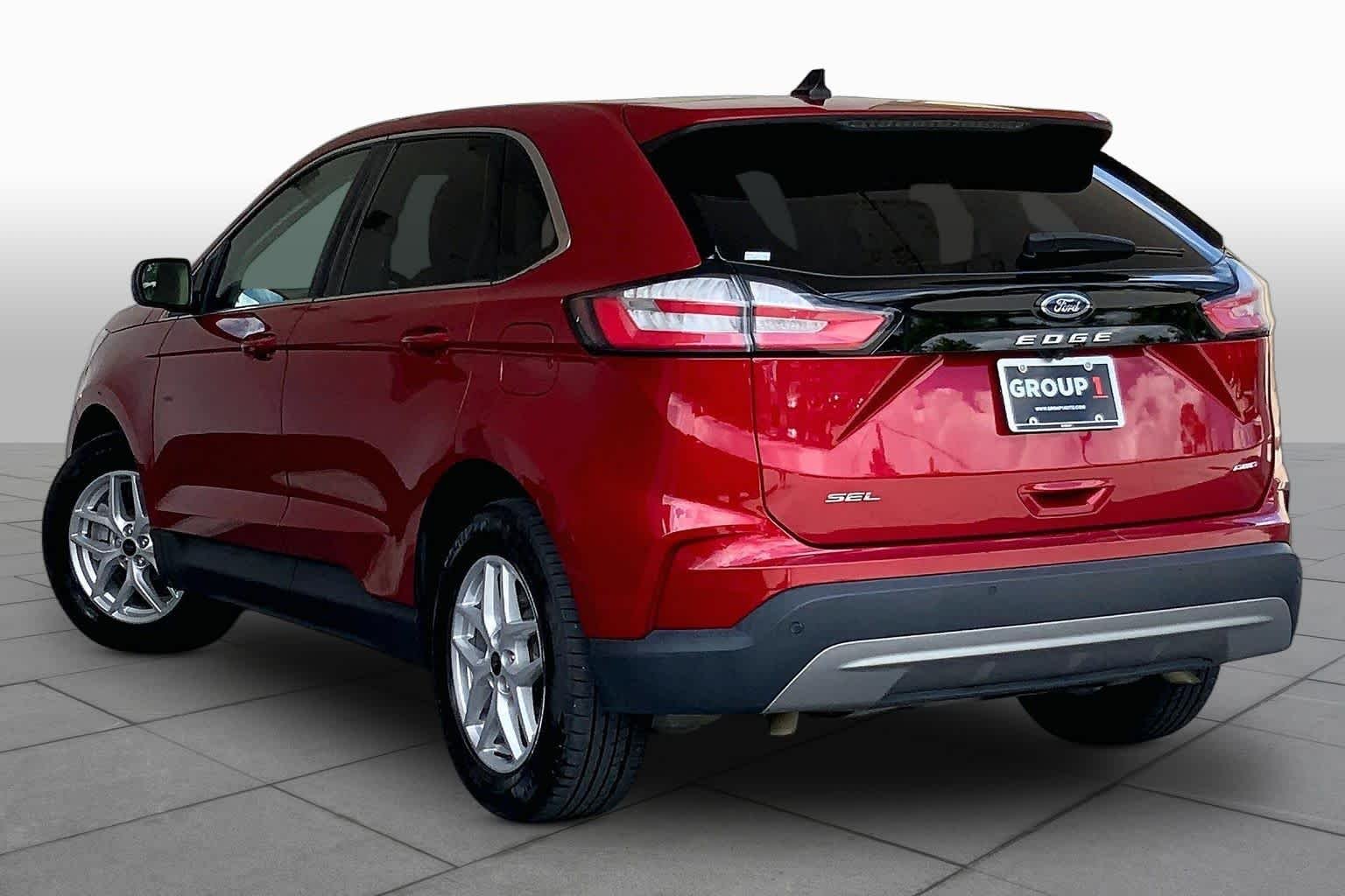 Used 2024 Rapid Red Metallic Tinted Clearcoat Ford SEL image 12