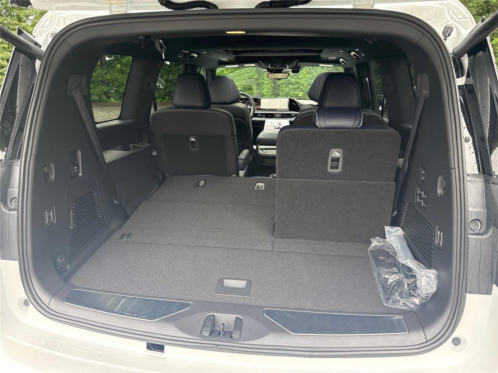 New 2026 RADIANT WHITE INFINITI Sport 4WD image 32