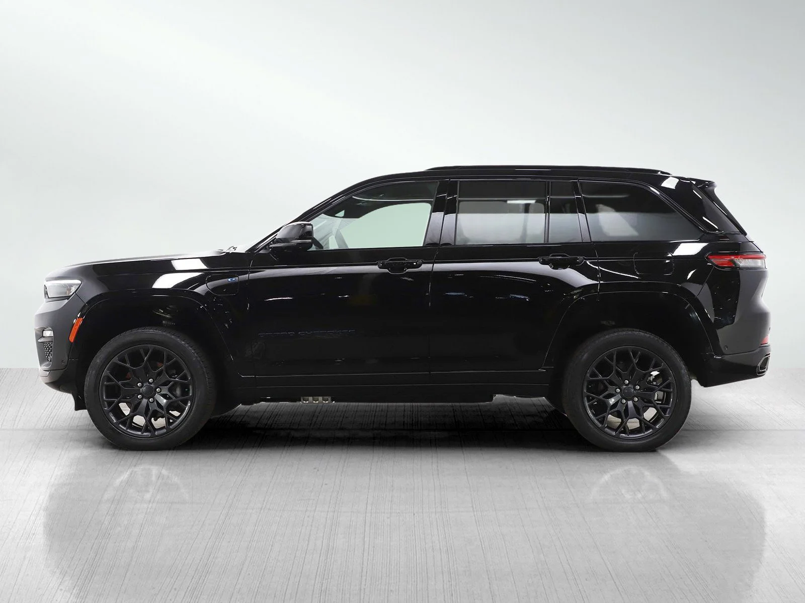 Used 2024 Jeep Grand Cherokee Summit Reserve 4xe with VIN 1C4RJYE69RC713149 for sale in Hopkins, Minnesota
