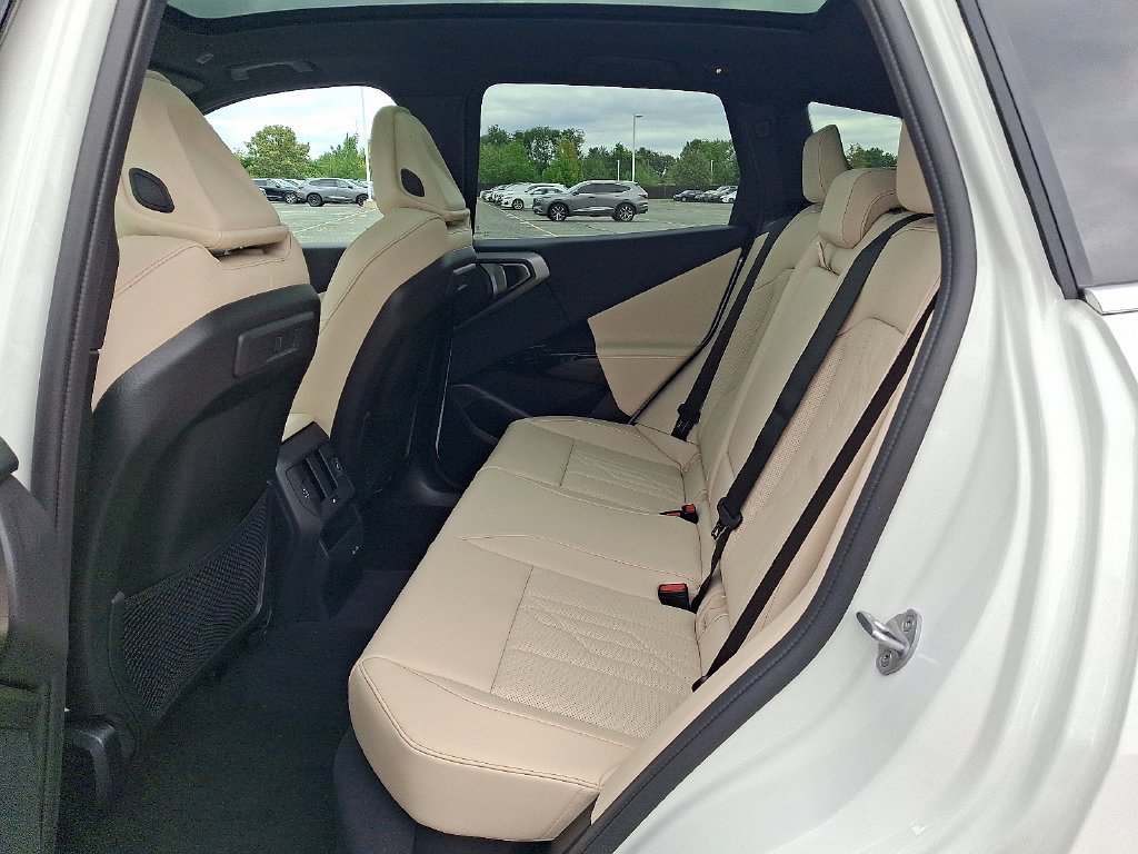 New 2026 Alpine White BMW 30 xDrive image 5