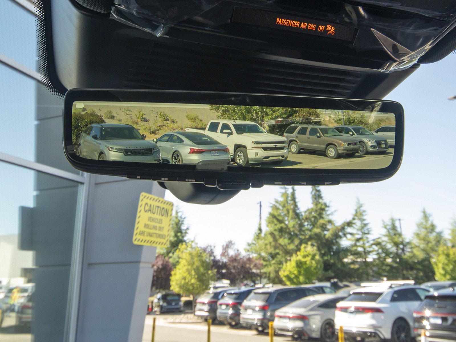 New 2026 Carpathian Grey Land Rover SE image 18