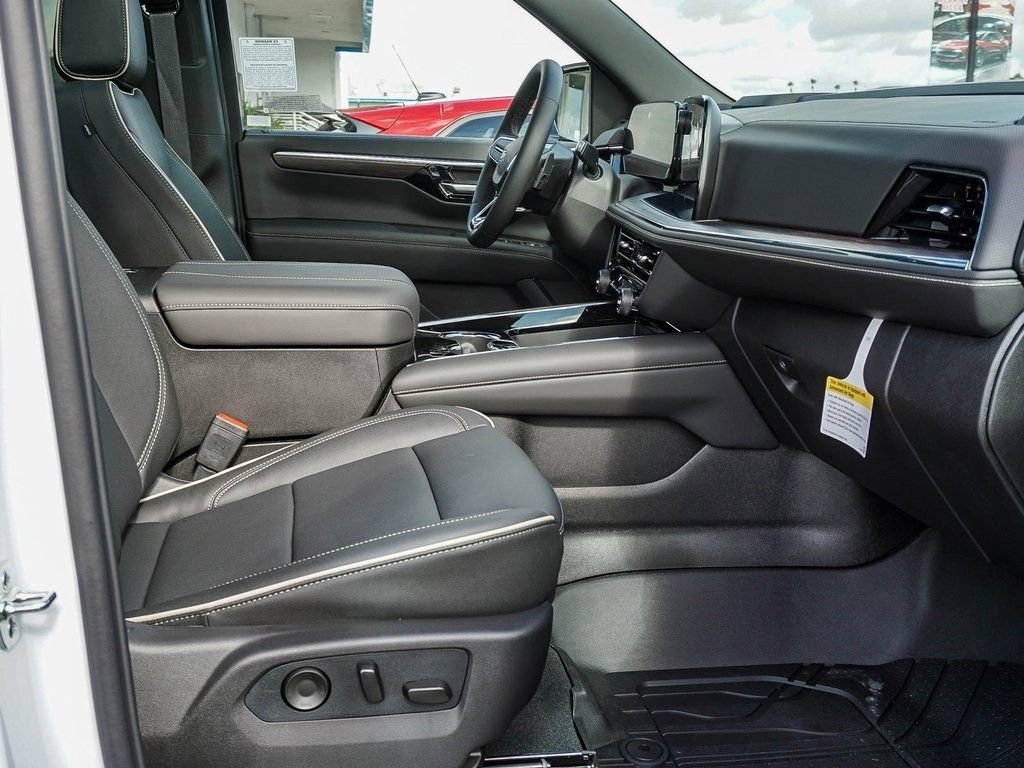 2026 Chevrolet Suburban Premier - Photo 12