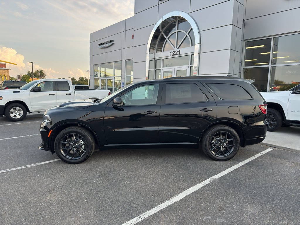 New 2026 Diamond Black Clear-Coat Exterior Paint Dodge R/T image 2