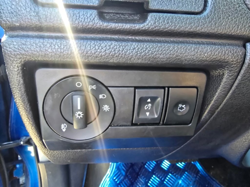 Used 2011 Blue Flame Metallic Ford SPORT image 17