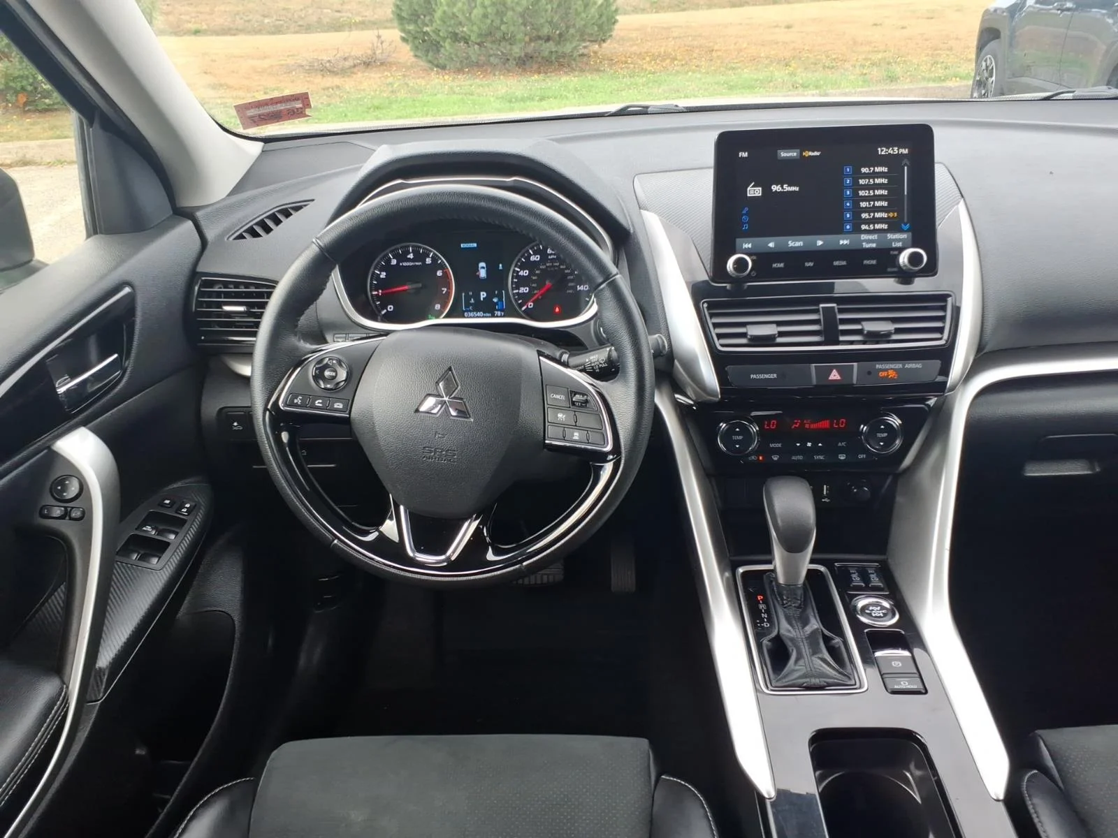 Used 2024 Silver Alloy Mitsubishi SE image 17