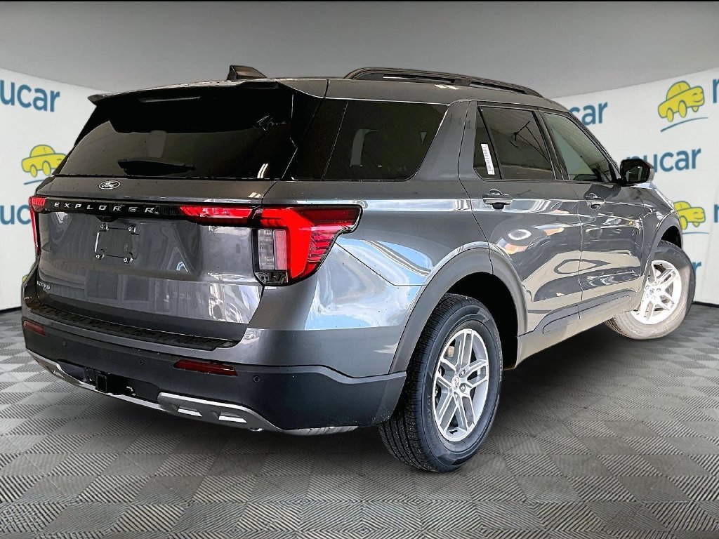 New 2027 Gray Metallic Ford Active image 7