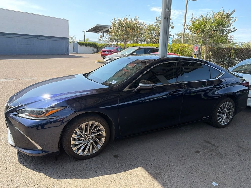 Used 2021 Blue Lexus 300h Luxury image 6