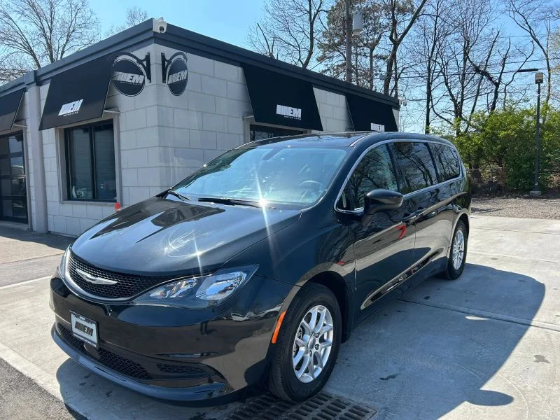2022 Chrysler Voyager LX's photo