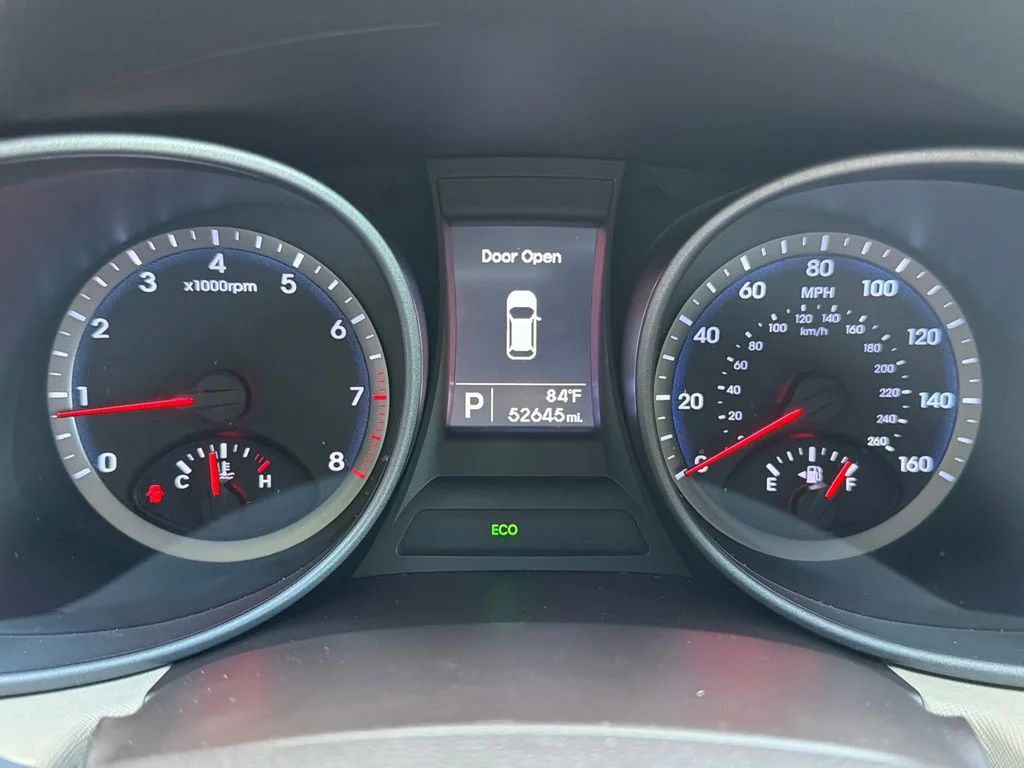 Used 2014 Red Hyundai Base image 26