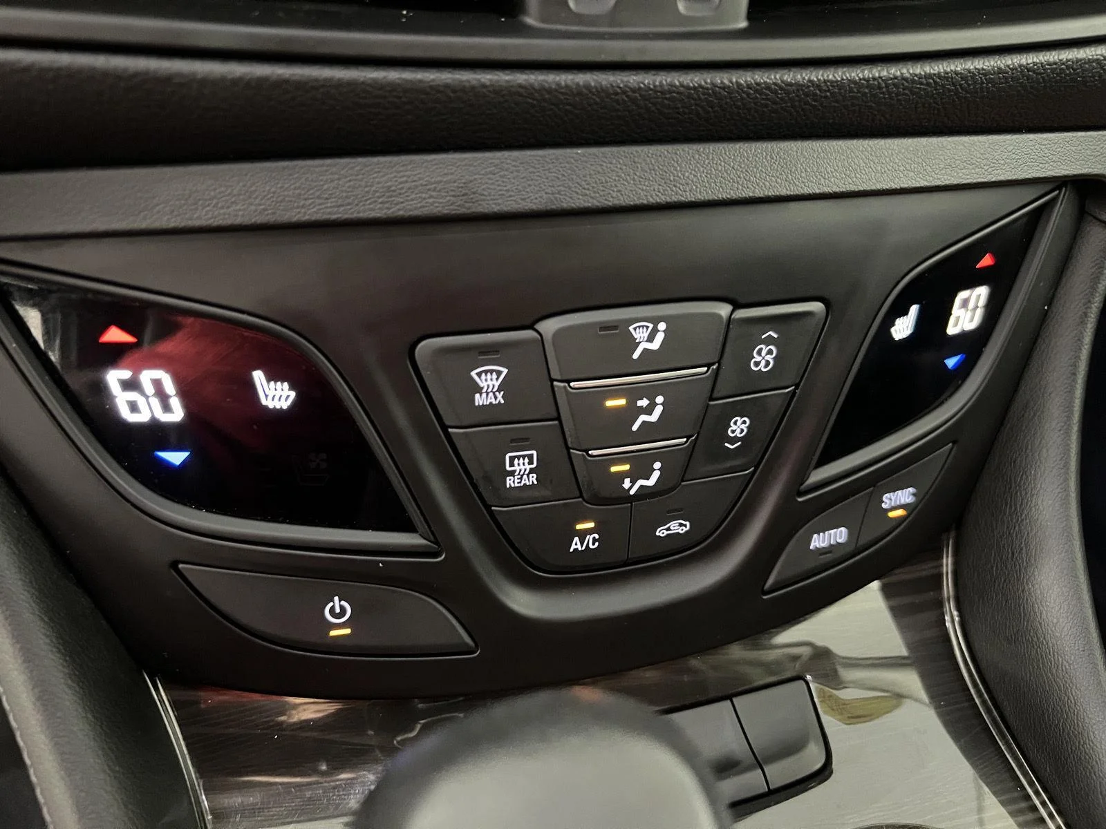Used 2020 Ebony Twilight Metallic Buick Essence image 26