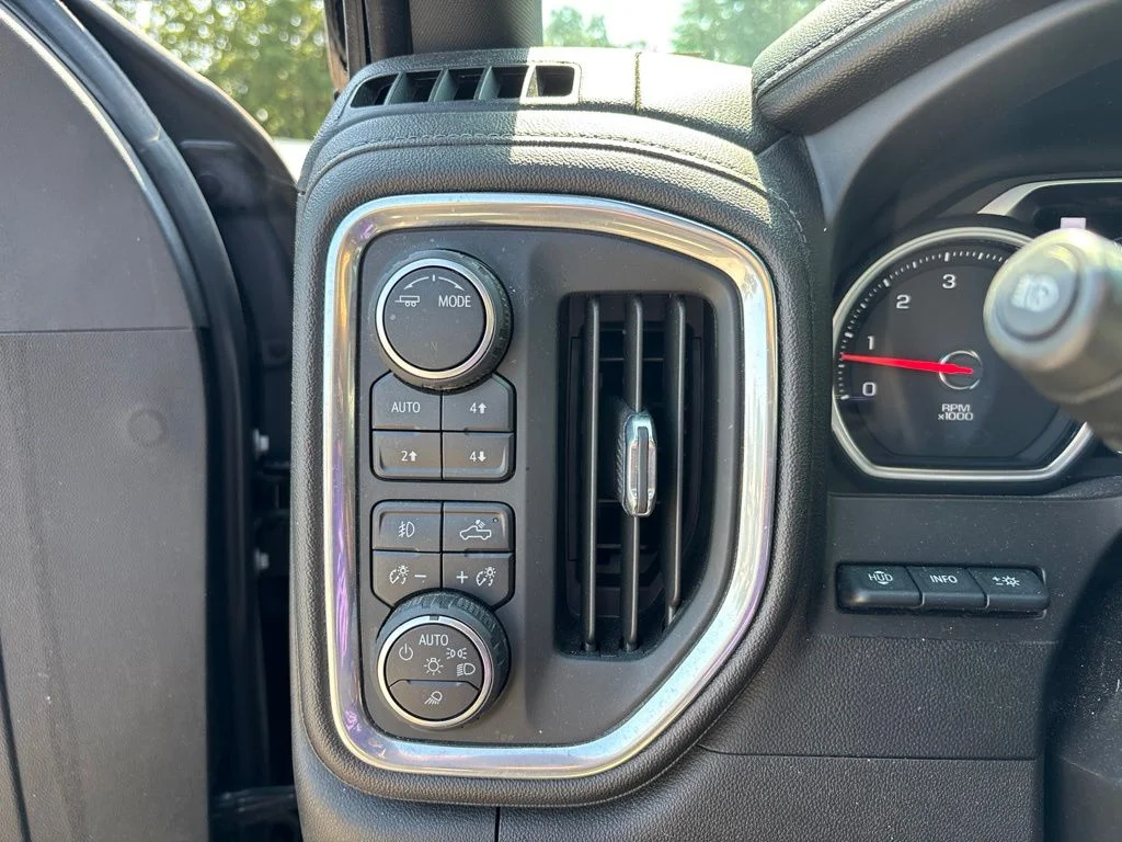 Used 2022 Black Chevrolet High Country image 13