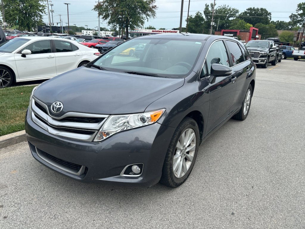 Used 2013 Magnetic Gray Pearl Toyota XLE image 2