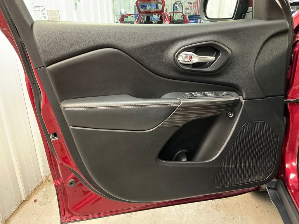 Used 2016 Red Jeep Limited image 15